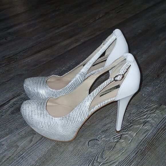 Guess Jacoba Platform High Heel 4.5"   classy elegant Pump Size 7.5  EUC - Picture 3 of 8